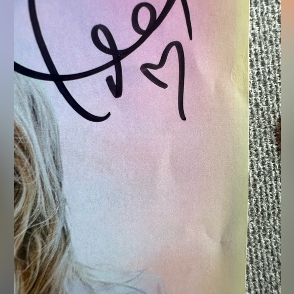 Taylor Swift signed Lover booklet with ME! cd - Picture 13 of 13